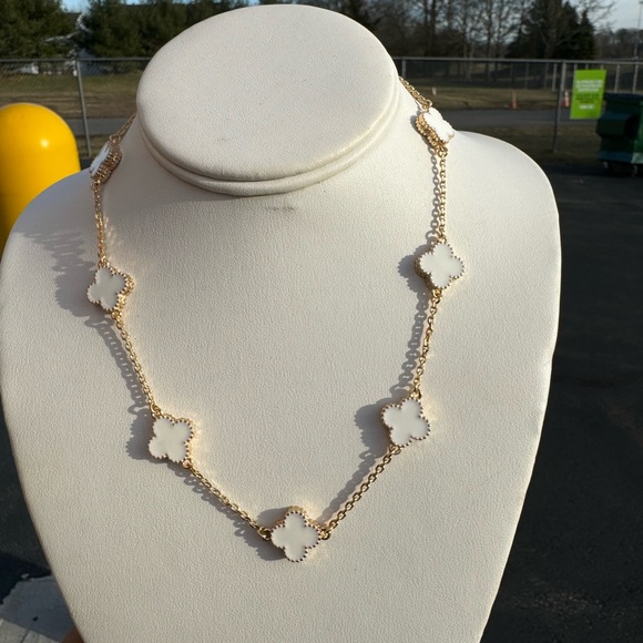 NEW ARRIVALS STATEMENT NECKLACE - Picture 14 of 16